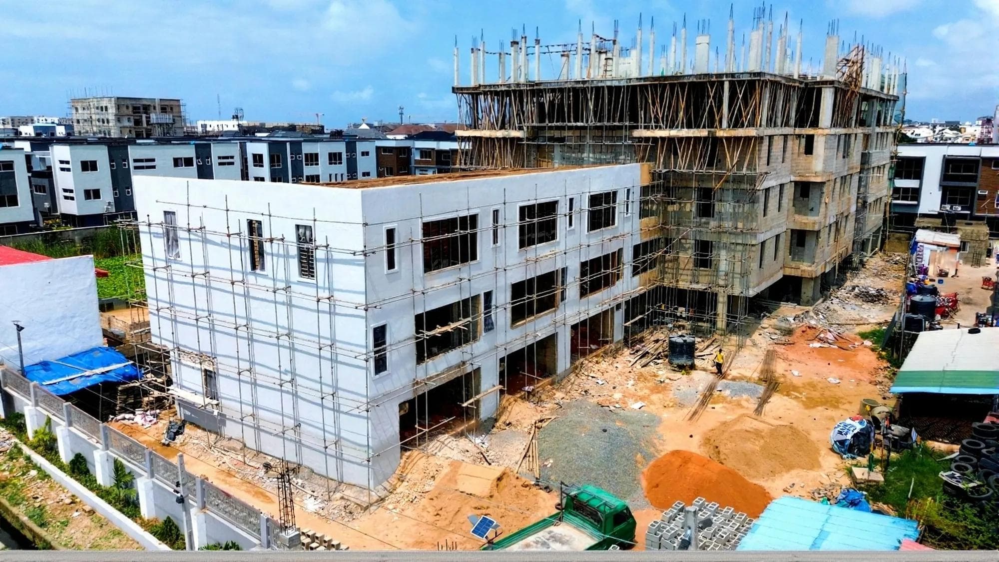 Hamlet Apartments from above, with the lower floors rendered and the upper frame in progress