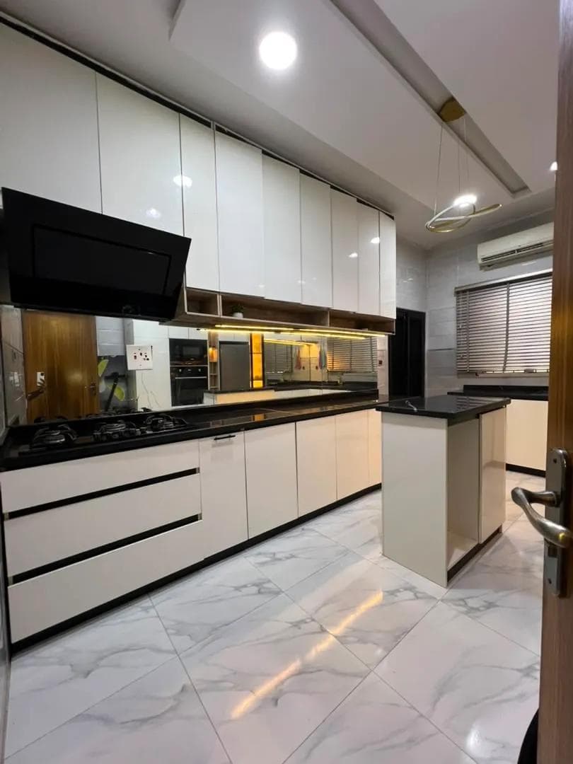 Fitted kitchen with white cabinetry and a breakfast island